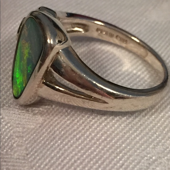 Elegant Silver and Blue Opal Ring - Picture 5 of 11